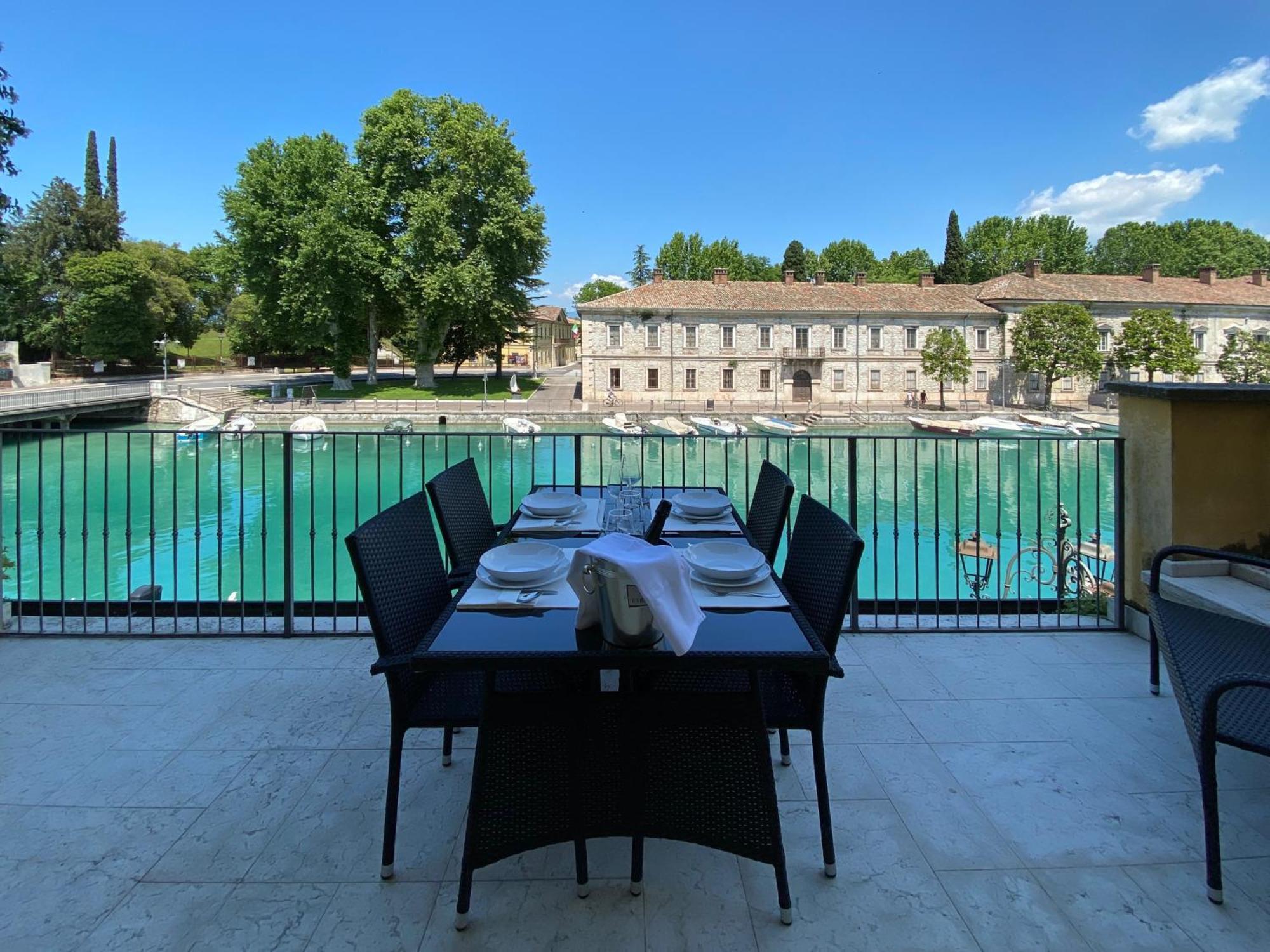 Time To Relax - La Terrazza Sul Lago Peschiera del Garda Dış mekan fotoğraf