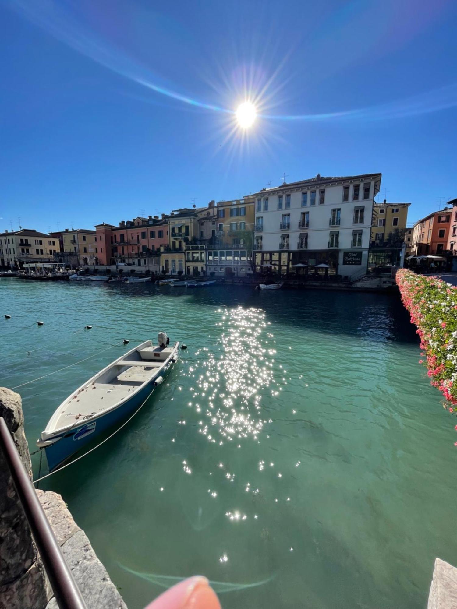 Time To Relax - La Terrazza Sul Lago Peschiera del Garda Dış mekan fotoğraf