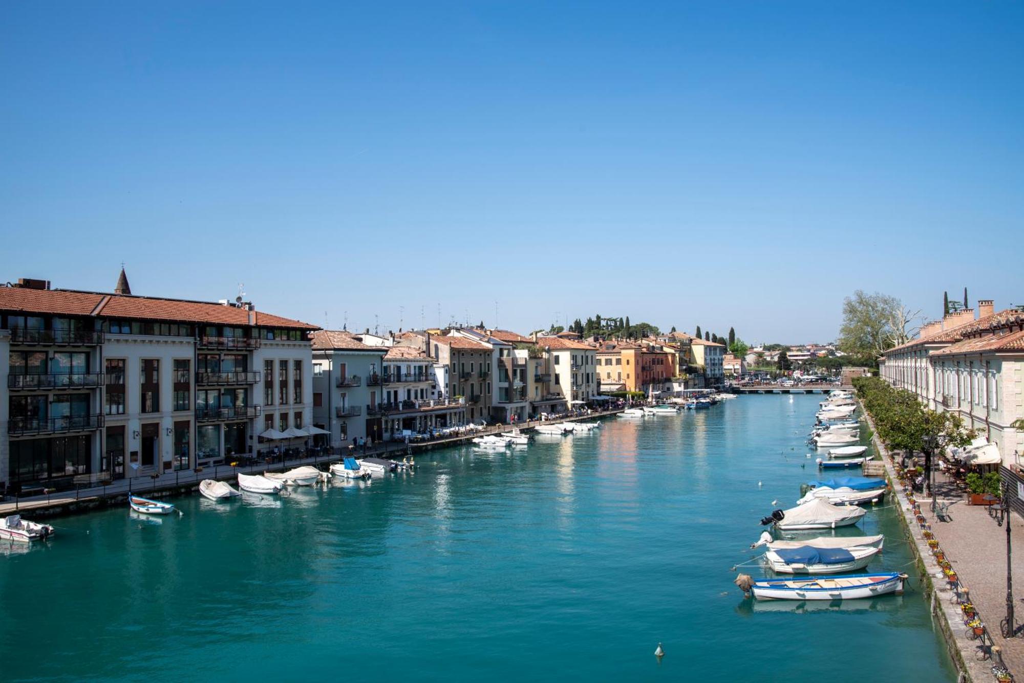 Time To Relax - La Terrazza Sul Lago Peschiera del Garda Dış mekan fotoğraf
